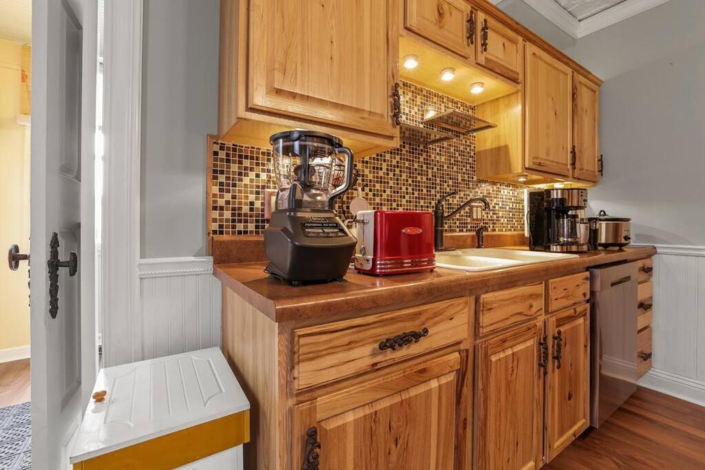 Charming Victorian Home - 2 Minutes To Downtown Lancaster Luaran gambar