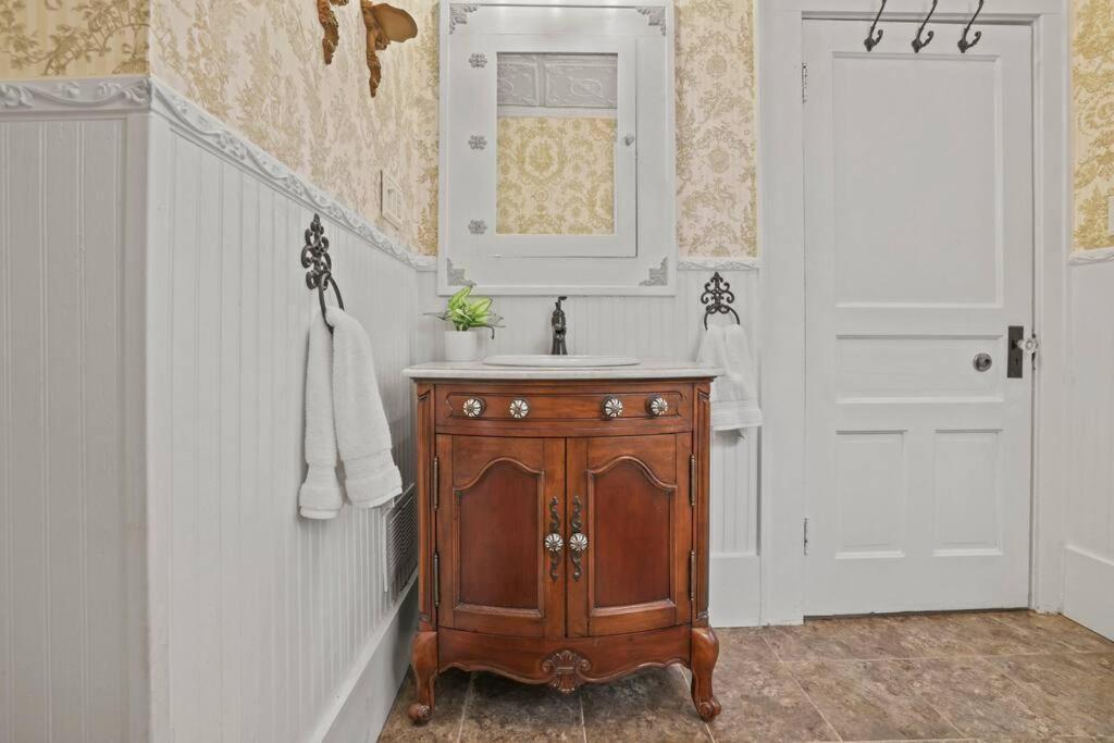 Charming Victorian Home - 2 Minutes To Downtown Lancaster Luaran gambar