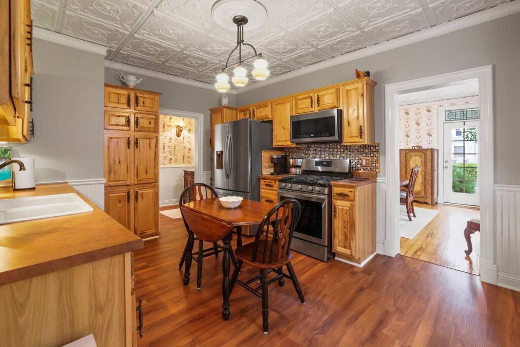 Charming Victorian Home - 2 Minutes To Downtown Lancaster Luaran gambar